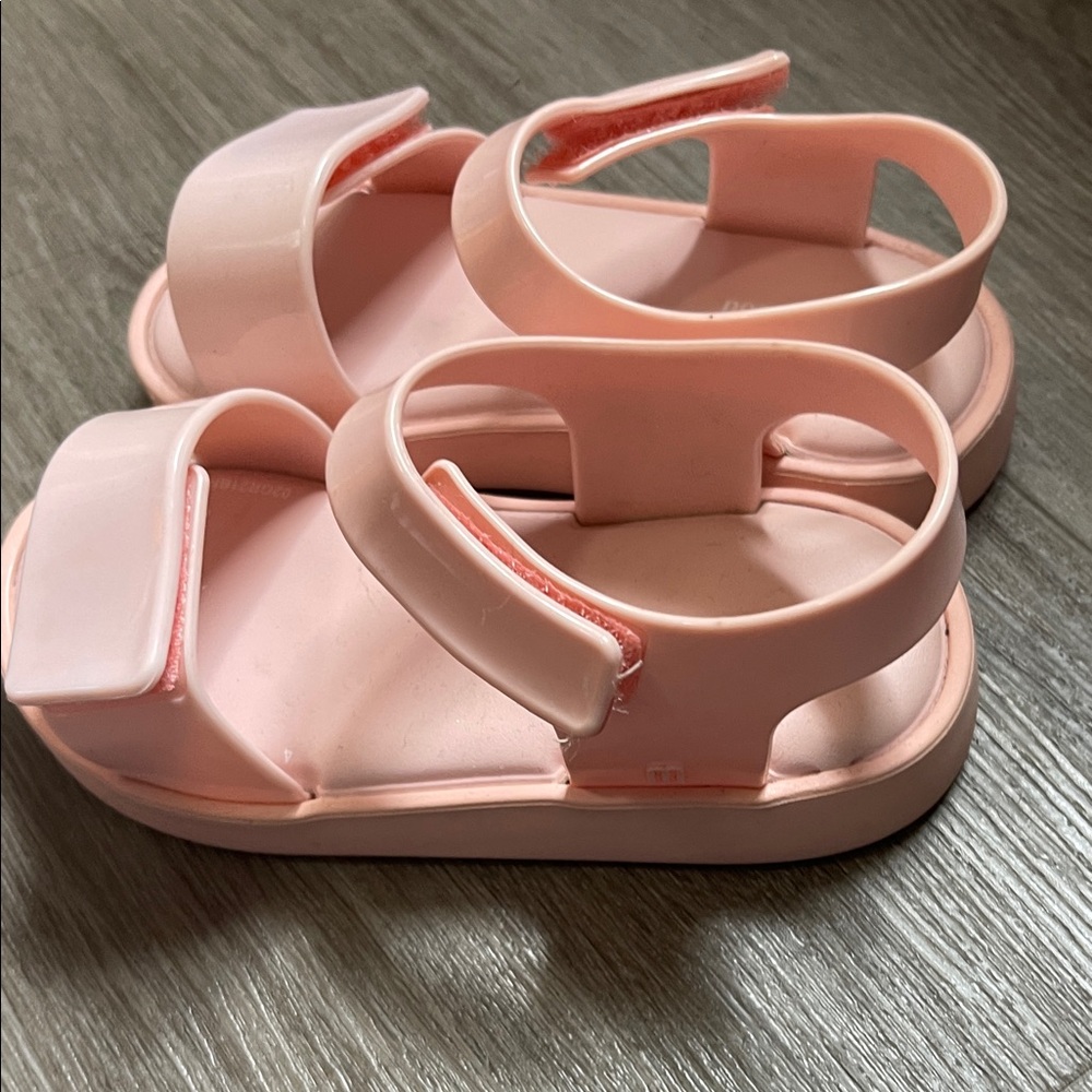 Mini Melissa Brown Kids Sandals with Wolf Design - Picture 4 of 5